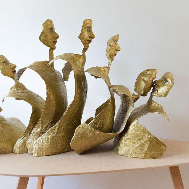 Inauguratie - 2017 - gips, metaal, olieverf - 140x75x80 cm 